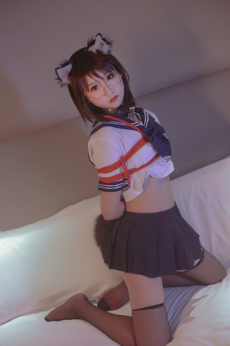 泡泡浴中的连裤袜特写，那一刻的温柔定格