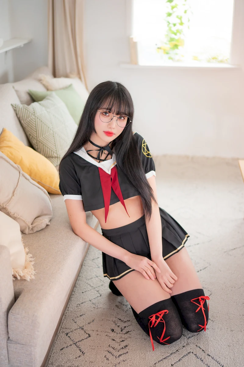 街头偶遇的成熟姐姐，那双长腿把基础款穿出