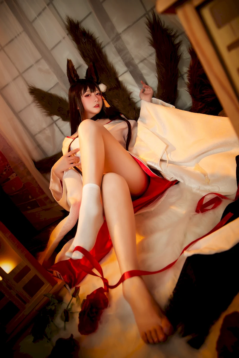 周末的私密仪式：穿着过膝袜享受一场治愈泡