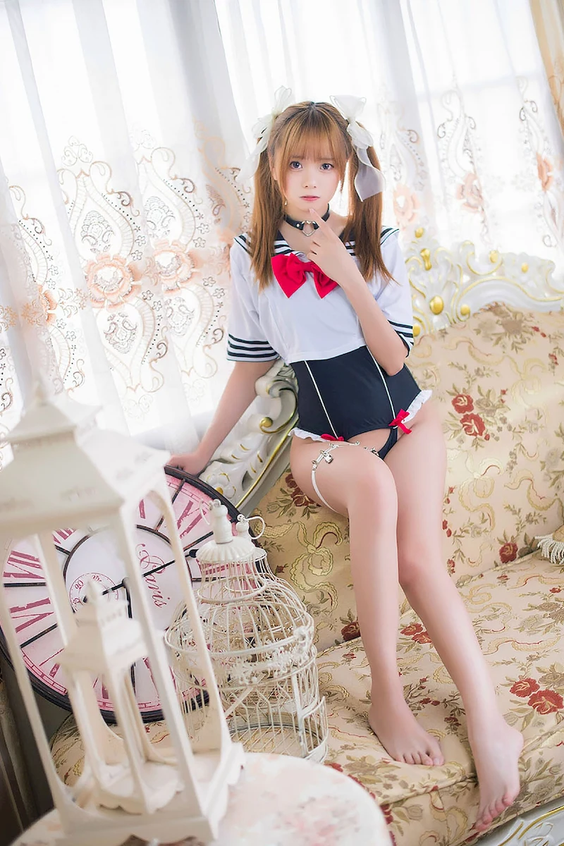 泪痣少女换上女仆装，高鼻梁侧颜杀太绝了