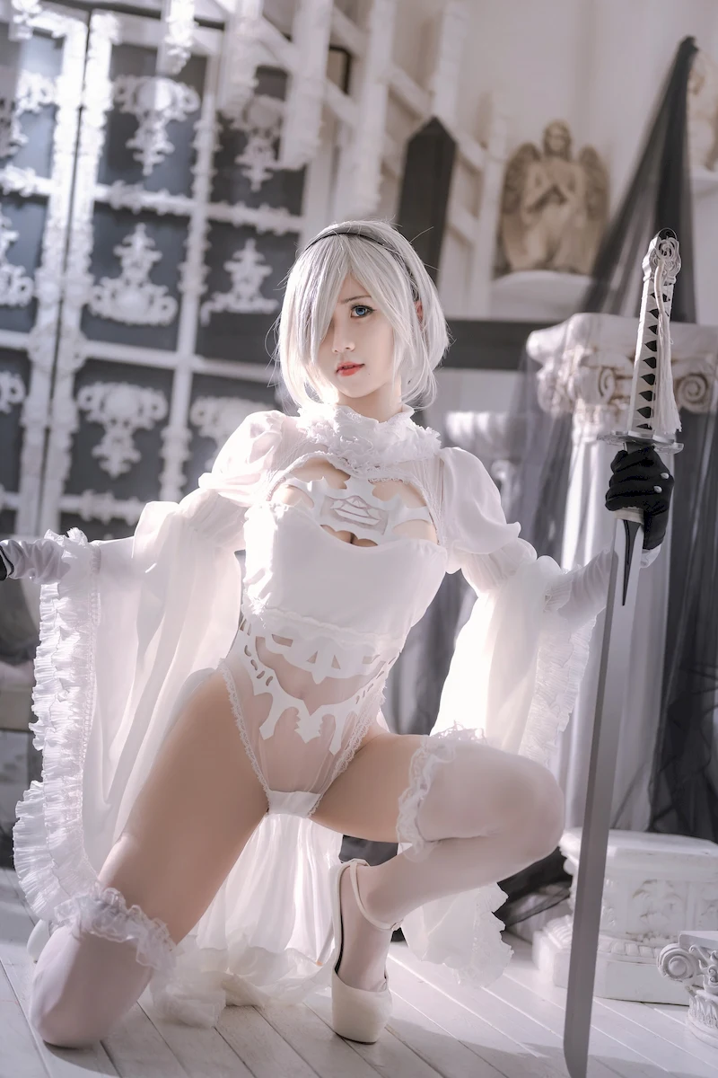 制服少女回眸一笑，樱桃小嘴藏着青春秘密