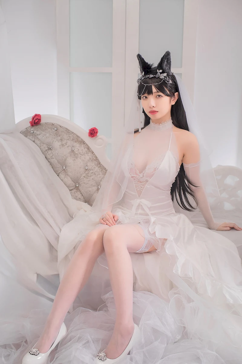 午后光影里的私房写真，大腿袜勾勒出的温柔