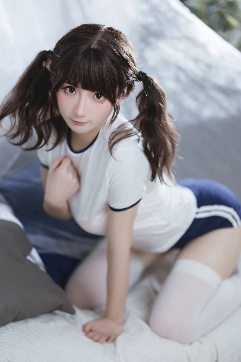 街头偶遇女仆装少女，樱桃小嘴惊艳了整条街