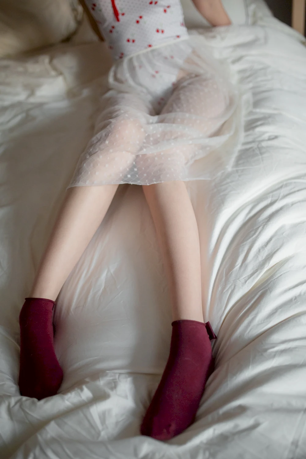 杏眼女孩的大腿袜穿搭，瞬间化身街头腿精